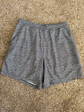 Lululemon men’s lightweight shorts. Sz Large